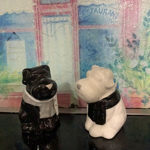 Scottish Terrier salt & pepper shakers Black & White Dogs
